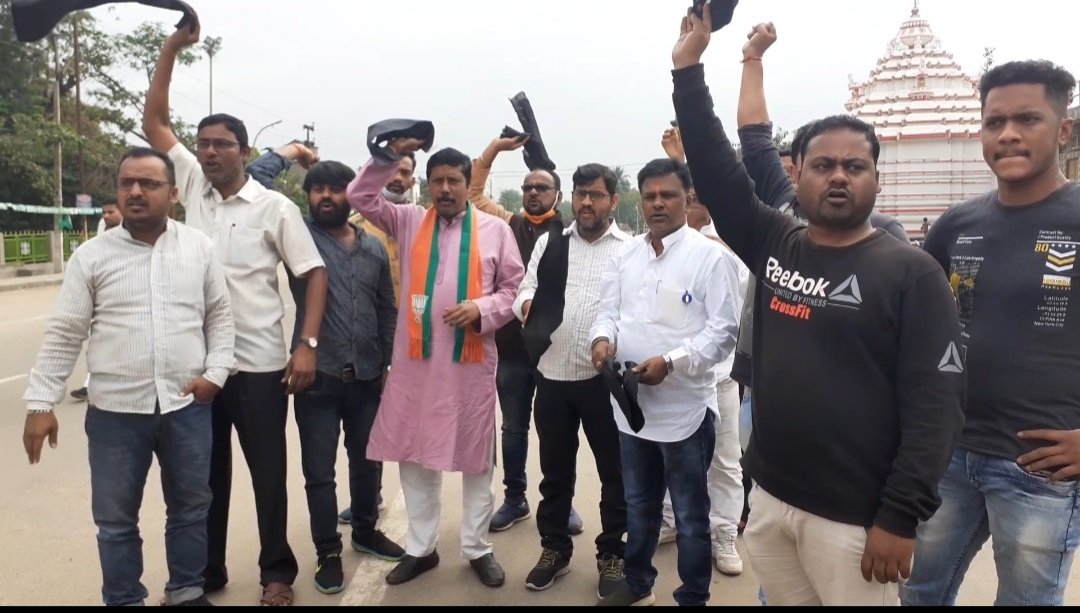 ନବୀନଙ୍କୁ ଅନୁଗୋଳରେ ବିରୋଧୀଙ୍କ କଡ଼ା ବିରୋଧ, କଳାପତାକା ପ୍ରଦର୍ଶନ