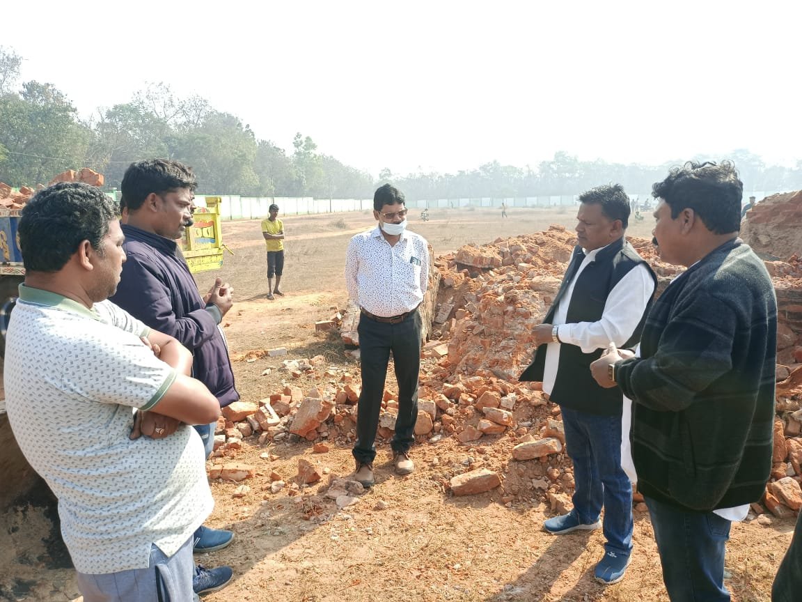 Angul News: ମୁଖ୍ୟମନ୍ତ୍ରୀ ଆସିବେ ବୋଲି ୨୪ ବର୍ଷର ପୁରୁଣା ବାଜପେୟୀ ମଣ୍ଡପ ଭାଙ୍ଗିଲା ପ୍ରଶାସନ, ବିଜେପିର ନିନ୍ଦା