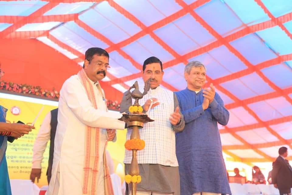 Angul News: ତିନି କେନ୍ଦ୍ରମନ୍ତ୍ରୀଙ୍କ ବିଭିନ୍ନ କାର୍ଯ୍ୟକ୍ରମରେ ଯୋଗଦାନ