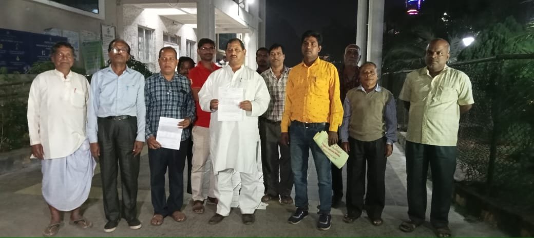 Angul News: ମରୁଡ଼ି ଦାବୀ ନେଇ ଜିଲ୍ଲା ପାଳ ଙ୍କୁ ଭେଟିଲେ ଗ୍ରାମବାସୀ