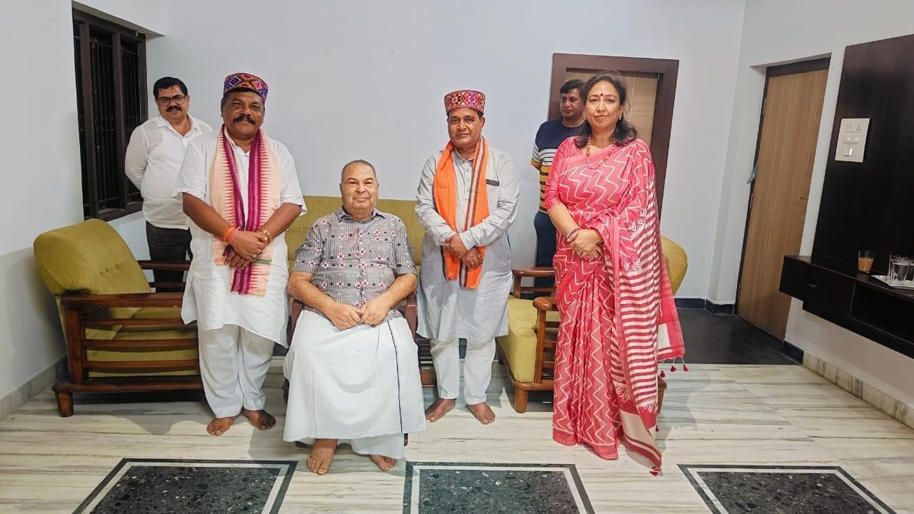 ପ୍ରାକ୍ତନ କେନ୍ଦ୍ରମନ୍ତ୍ରୀ ଡାକ୍ତର ଦେବେନ୍ଦ୍ର ପ୍ରଧାନ ଙ୍କୁ ଭେଟିଲେ ରାଜ୍ୟ ଖାଉଟି କଲ୍ୟାଣ ମନ୍ତ୍ରୀ କୃଷଚନ୍ଦ୍ର ପାତ୍ର