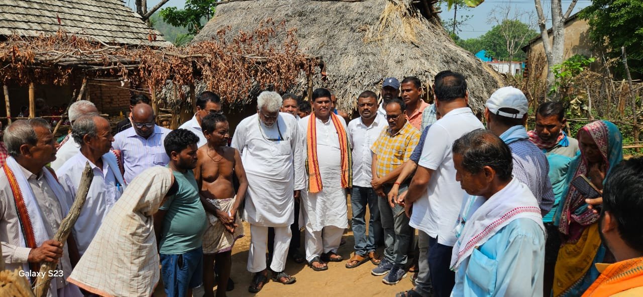 Angul News: ସୁଭଦ୍ରା ପରିବାର ଙ୍କୁ ଭେଟିଲେ ସାଂସଦ ରୁଦ୍ର ନାରାୟଣ ପାଣି