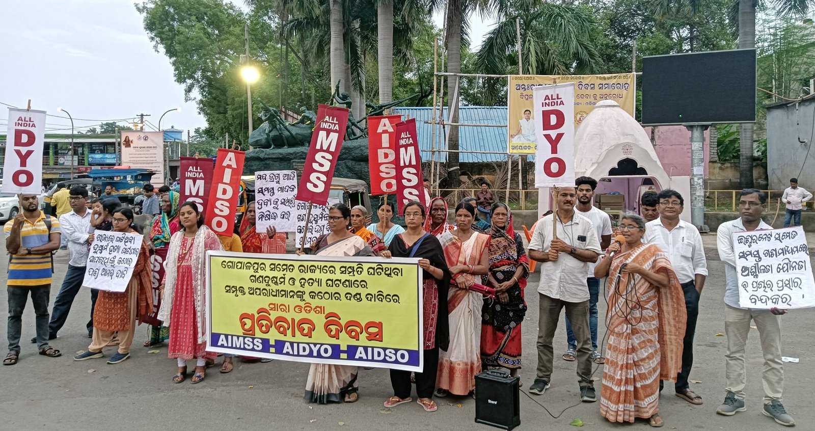 Angul News: ନାରୀଙ୍କୁ ସୁରକ୍ଷା ଏବଂ ଦୁଷ୍କର୍ମକାରୀଙ୍କୁ କଠୋର ଦଣ୍ଡ ଦାବି, ରାଜାଛକରେ ପ୍ରତିବାଦ ସଭା